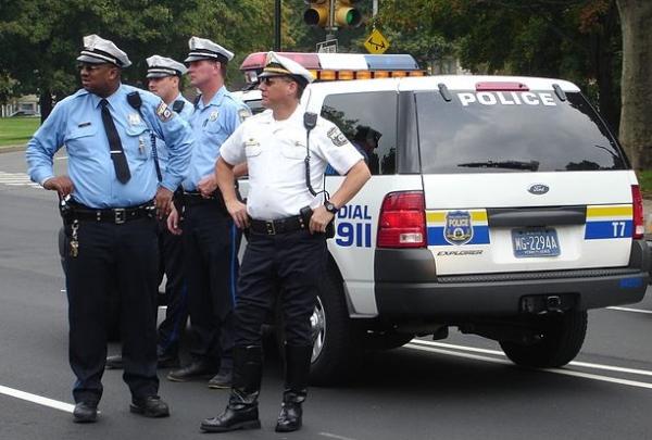 613px-Philadelphia_Police_-_gang_with_vehicle.jpeg