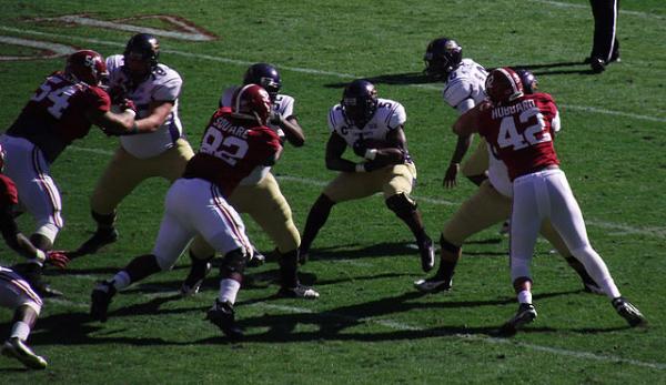 640px-Alabama_Crimson_Tide_football_defensive_line_in_2012.jpg