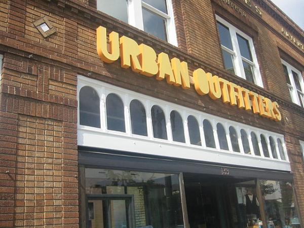 640px-UrbanOutfitters.jpg