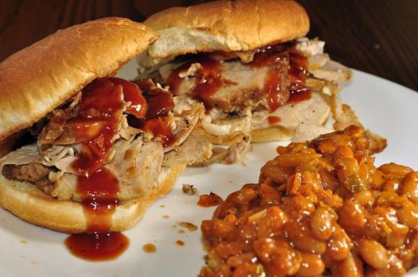 Barbecue_pork_sandwiches.jpg