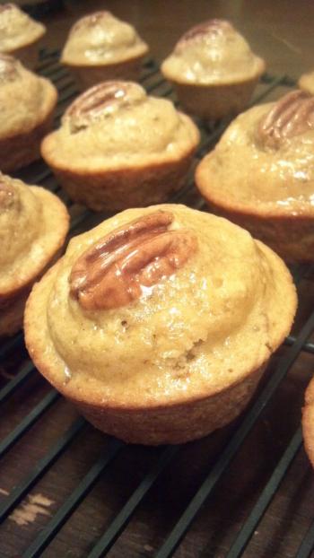 ThanksgivingRecipes-MaplePecanMuffins.jpg